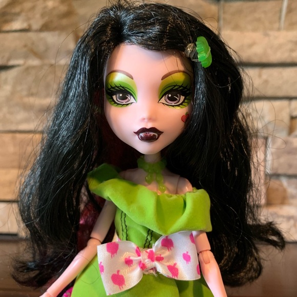 Monster High Draculaura Snow Bite Doll - Target Exclusive 2012 - Picture 2 of 14